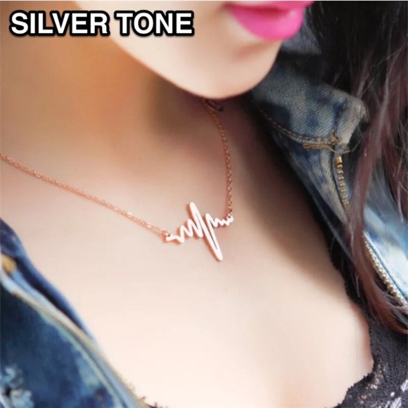 Jewelry - ⚜️[𝟯/$𝟭𝟴]⚜️EKG Silver Simple Dainty Choker NEW